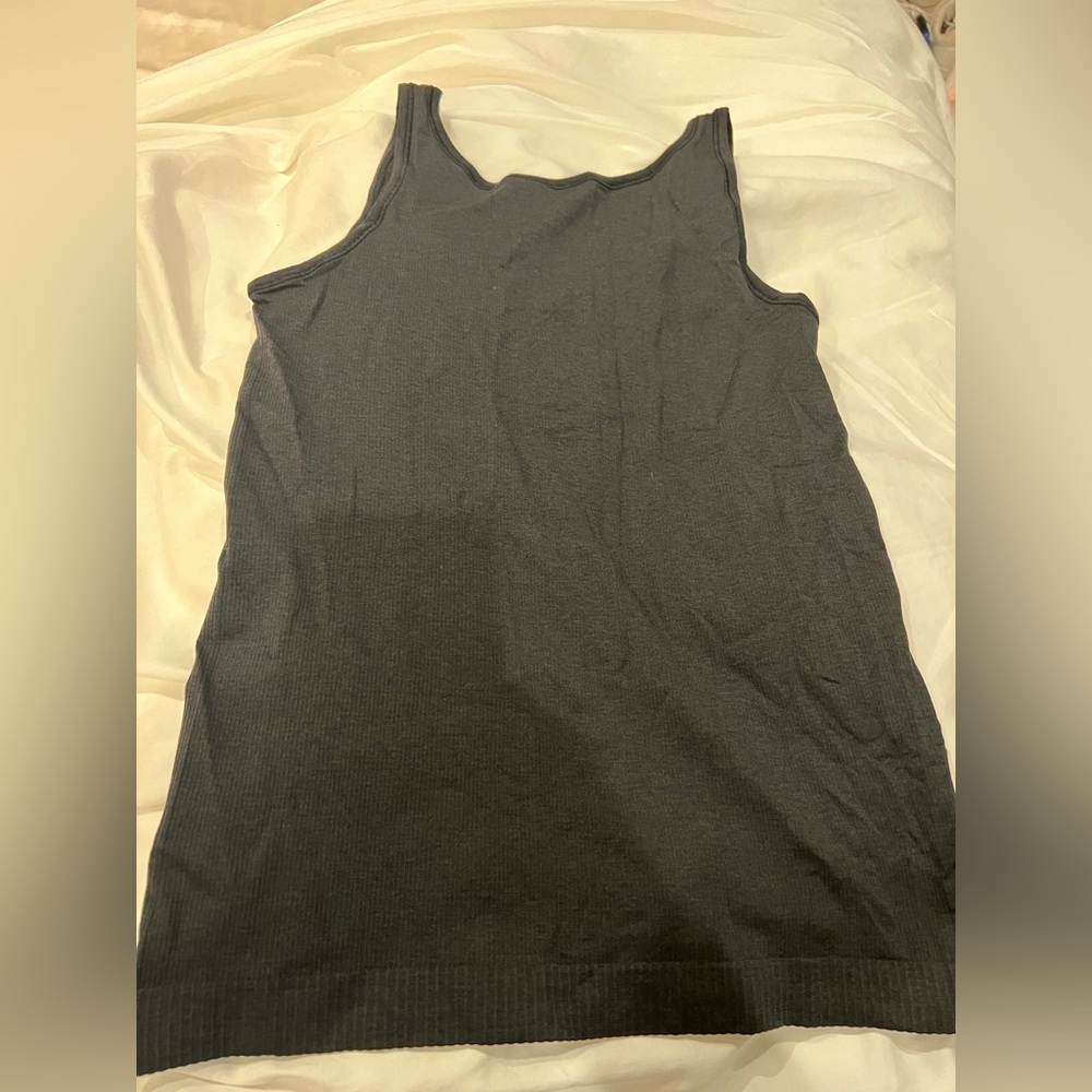 NWOT lululemon tank top - can be worn 2 ways